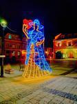 Sandomierz: Walentynkowe iluminacje cieszą zakochanych.