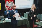 Pierwsza sesja w Ożarowie. Radni i burmistrz złożyli ślubowanie | STV.INFO