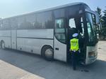 Zignorował zakaz dalszej jazdy - mimo decyzji policjantów przewoził dzieci autokarem niesprawnym technicznie