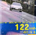 122 km/h w obszarze zabudowanym - brawura kierowcy Porsche zakończona przez policjantów