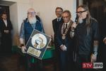 Od metalowej legendy po szkolne sukcesy. Wyjątkowa sesja w Sandomierzu | STV.INFO