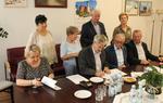 Podpisanie umowy na realizację zadania : Przebudowa infrastruktury dotyczącej odwodnienia części miejscowości Dwikozy tzw. Pasternik - etap 2